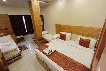 هتل Temple On Ganges