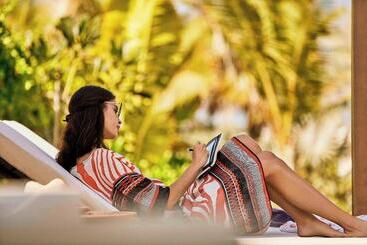 هتل The Ritzcarlton Ras Al Khaimah, Al Hamra Beach