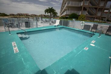 汽车旅馆 The Boathouse