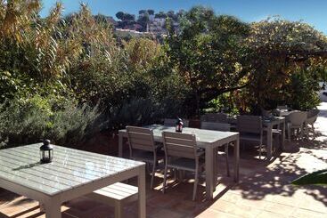 Apartamentos Turísticos La Mundial