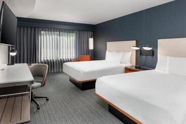 هتل Courtyard By Marriott Danbury