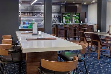 Отель Courtyard Tallahassee North/i10 Capital Circle