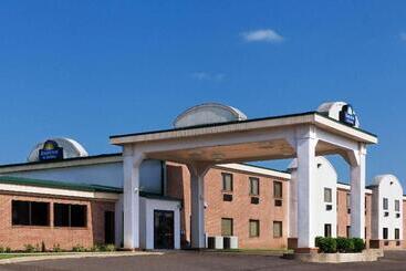 فندق Days Inn & Suites By Wyndham Wynne