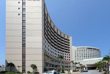 Отель Loisir Spa Tower Naha