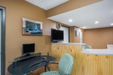 فندق على الطريق Days Inn By Wyndham Hurricane Mills