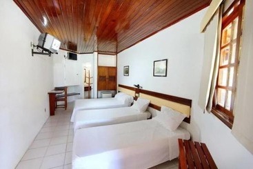 Отель Abrolhos Inn Praia
