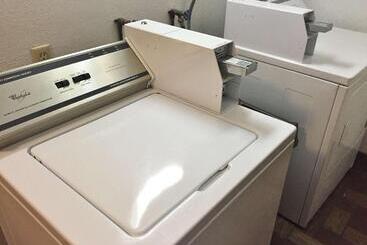 酒店 Americas Best Value Inn Grand Forks