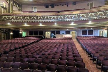 هتل Best Western Plus Midwest Inn & Suites