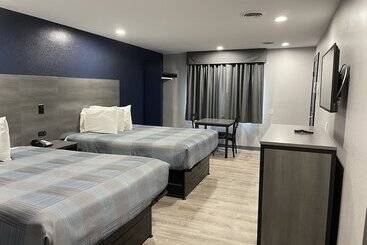 هتل Golden Hill Inndanbury