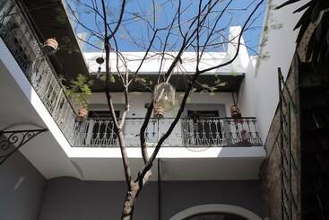 Отель Kuku Ruku