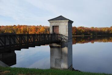 Maron Hotel & Suites