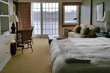 Отель Stage Neck Inn