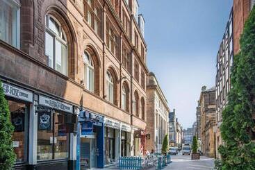 Отель Travelodge Edinburgh Central Queen Street
