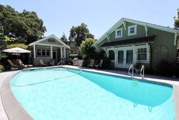 Bed and Breakfast Hidden Oak Inn