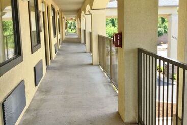 Отель Americas Best Value Inn And Suites Little Rock