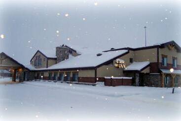 בית מלון כפרי C'mon Inn & Suites Fargo
