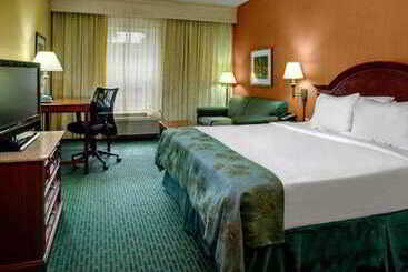 فندق Courtyard Chapel Hill