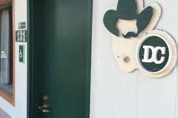هتل Dakota Cowboy Inn