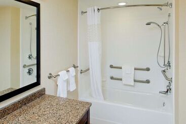 هتل Hampton Inn & Suites Ocean City/bayfront Convention Center