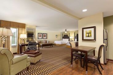 هتل Homewood Suites By Hilton Lafayette, La