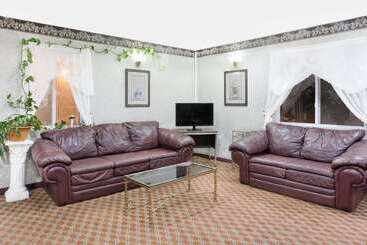 בית מלון כפרי Super 8 By Wyndham Monticello