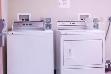 فندق Supertel Inn & Conference Center