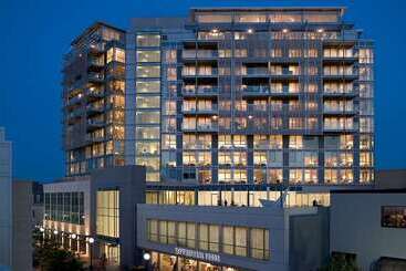 Отель Vetro Iowa City, Tapestry Collection By Hilton