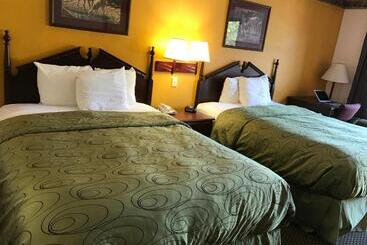 فندق على الطريق Clairmont Inn & Suites   Warren