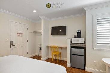 فندق على الطريق Gateway Lodge