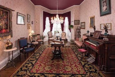 The Steamboat House Bed & Breakfast