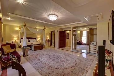 Espinas International Hotel