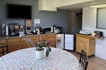 ホテル Americas Best Value Inn And Suites Groves