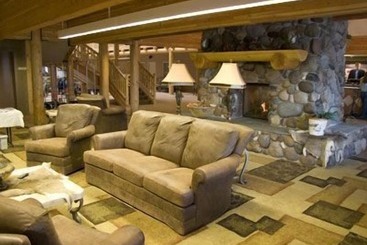 Casper C Mon Inn Hotel & Suites