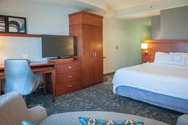 Отель Courtyard By Marriott Pensacola Downtown