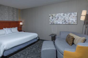 فندق Courtyard By Marriott Portland Airport