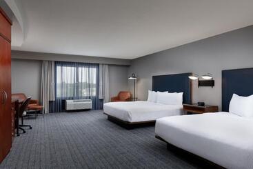 ホテル Courtyard By Marriott Wichita At Old Town