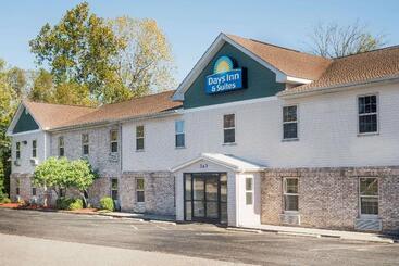 فندق Days Inn & Suites By Wyndham Sellersburg