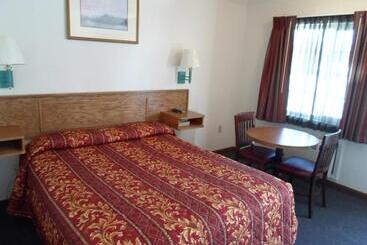 בית מלון כפרי Economy Inn Morgan Hill