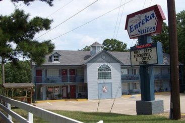 Eureka Suites Motel