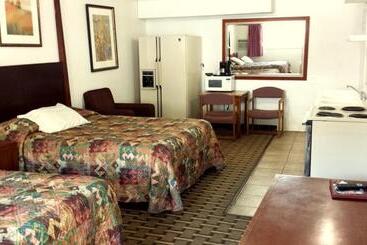 Отель Executive Inn & Suites