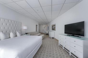 Отель Icona Diamond Beach