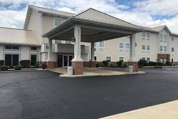 فندق Randolph Inn And Suites