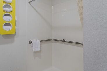 汽车旅馆  Quality Inn & Suites