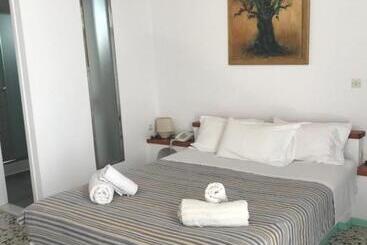 Vallas Apartments & Villas