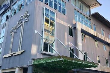 هتل Hornbill Garden