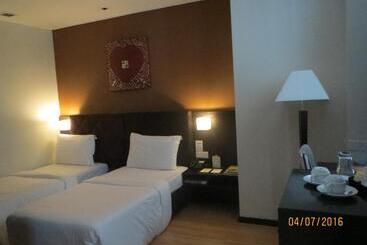 בית מלון כפרי Tat Place