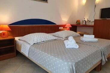 בית מלון כפרי Tourist Settlement Brzet