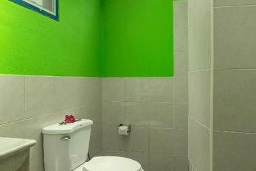 استراحتگاه Tradewinds Cottages