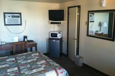 C&h Motel El Dorado Springs