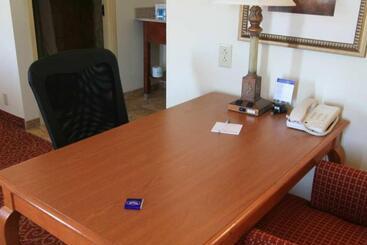 מלון דירות Hampton Inn & Suites Jennings